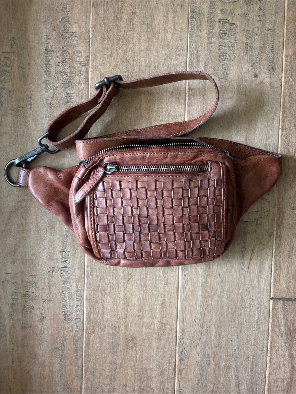 Vilenca Holland Woven Leather Waist Bag
